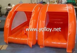 에어베드가 있는 팽창식 와일드 캠핑 롯지